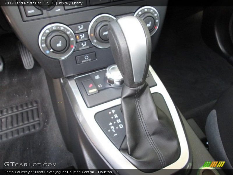 Fuji White / Ebony 2012 Land Rover LR2 3.2