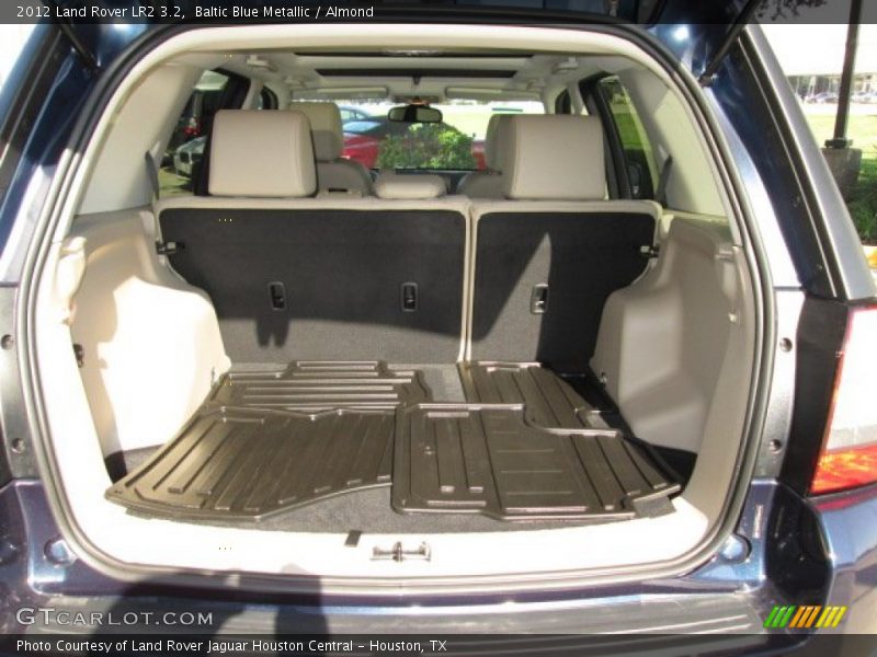 Baltic Blue Metallic / Almond 2012 Land Rover LR2 3.2