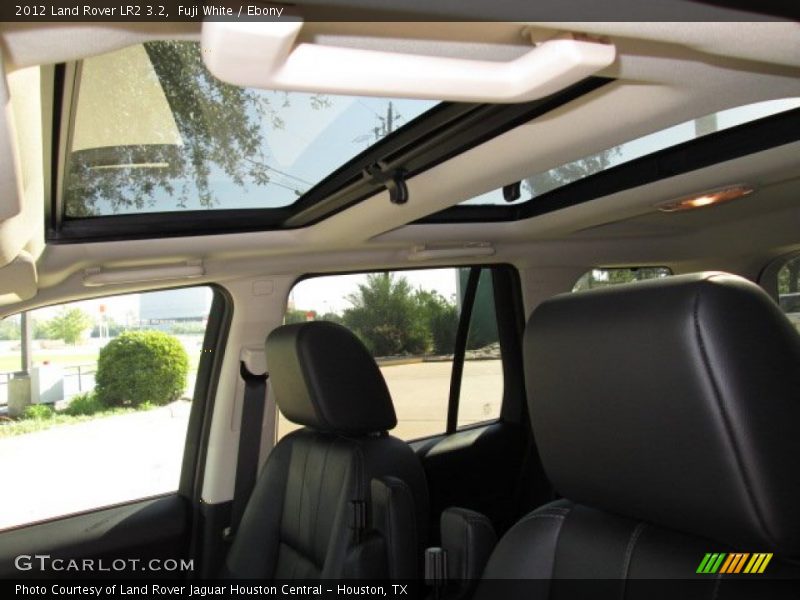 Fuji White / Ebony 2012 Land Rover LR2 3.2