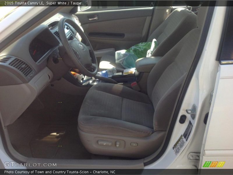 Super White / Taupe 2005 Toyota Camry LE