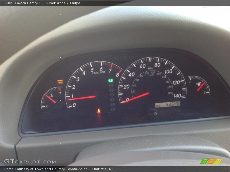 Super White / Taupe 2005 Toyota Camry LE