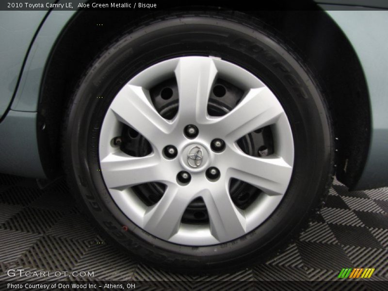 Aloe Green Metallic / Bisque 2010 Toyota Camry LE