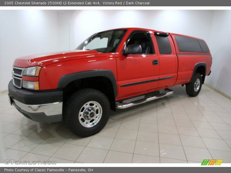 Front 3/4 View of 2005 Silverado 2500HD LS Extended Cab 4x4