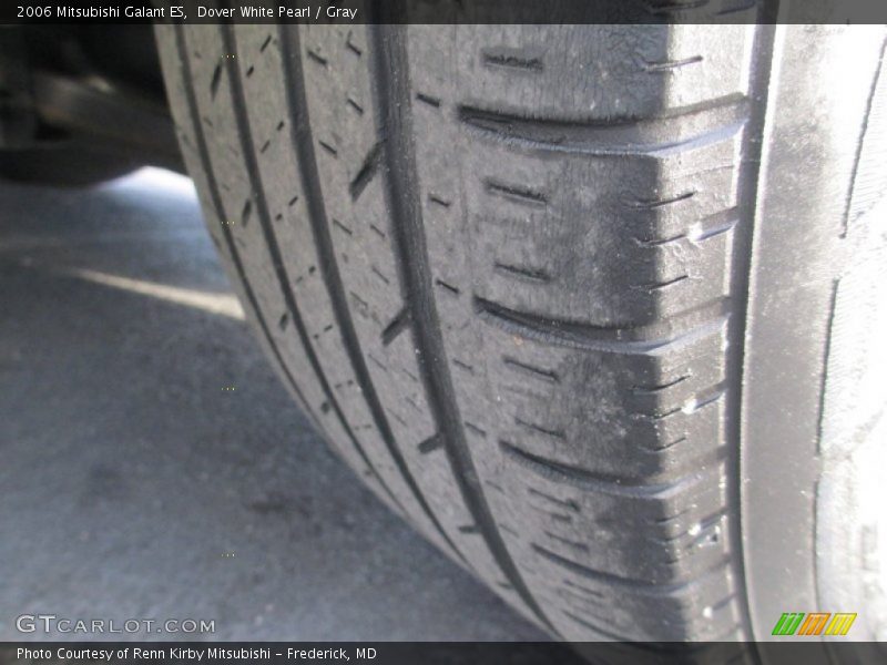 Dover White Pearl / Gray 2006 Mitsubishi Galant ES