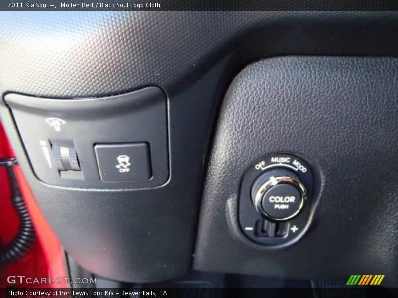 Molten Red / Black Soul Logo Cloth 2011 Kia Soul +