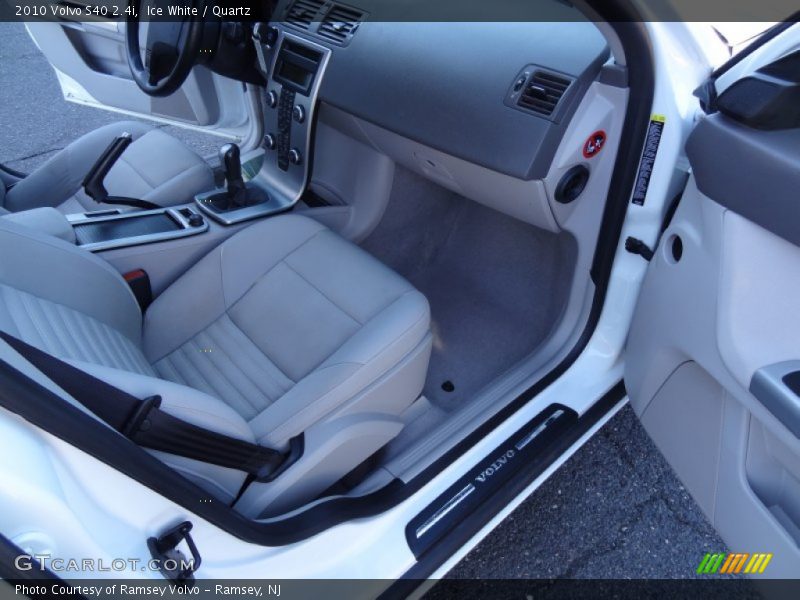 Ice White / Quartz 2010 Volvo S40 2.4i