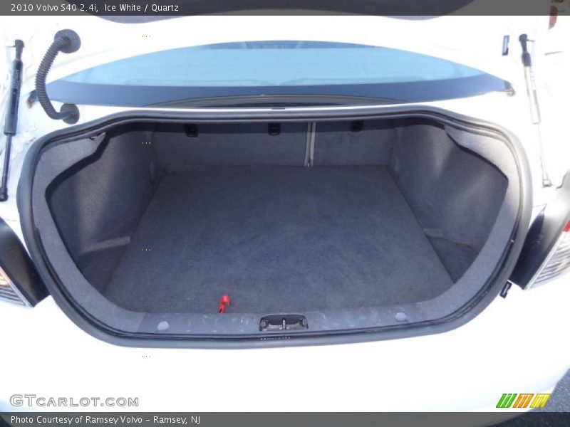 Ice White / Quartz 2010 Volvo S40 2.4i