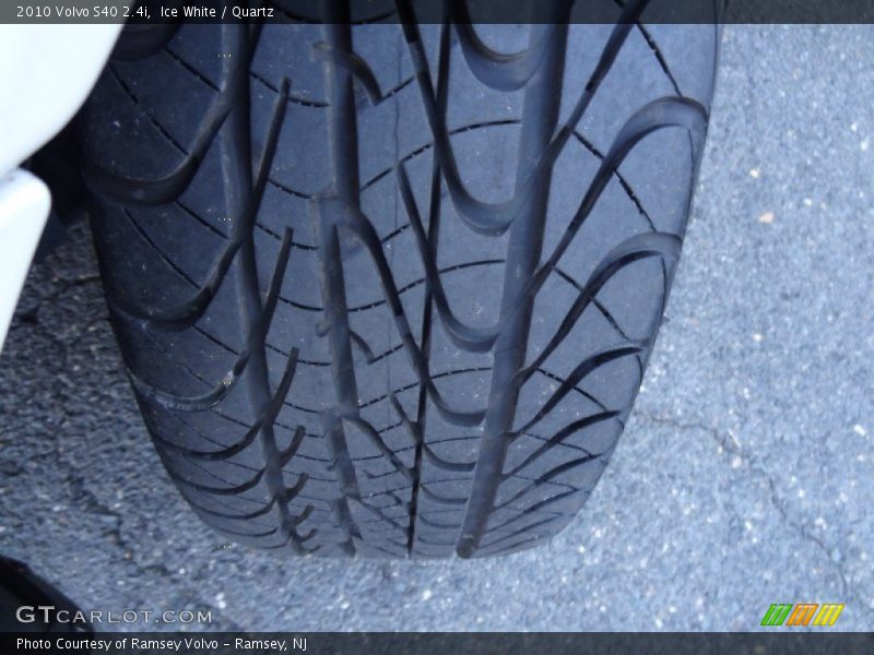 Ice White / Quartz 2010 Volvo S40 2.4i