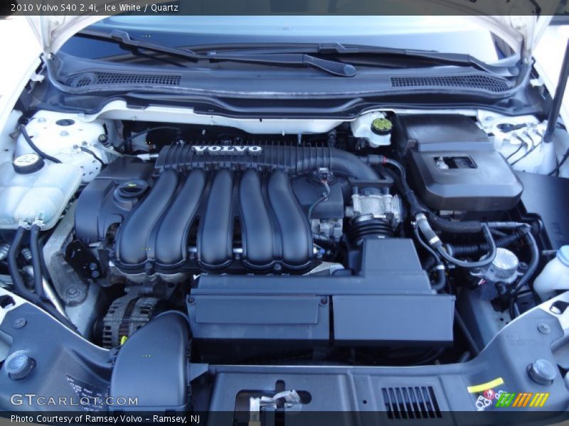 Ice White / Quartz 2010 Volvo S40 2.4i