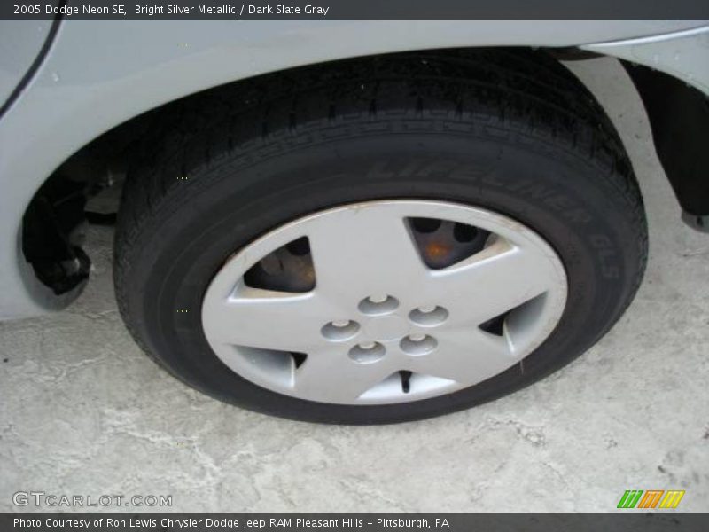 Bright Silver Metallic / Dark Slate Gray 2005 Dodge Neon SE