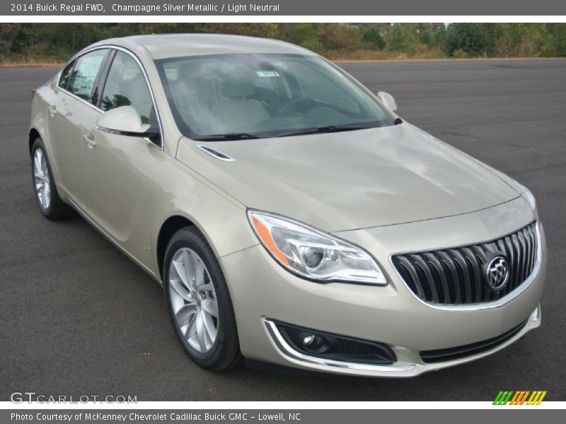 Front 3/4 View of 2014 Regal FWD