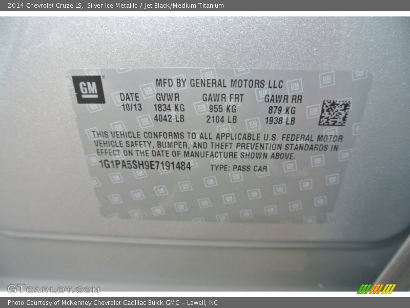 Silver Ice Metallic / Jet Black/Medium Titanium 2014 Chevrolet Cruze LS
