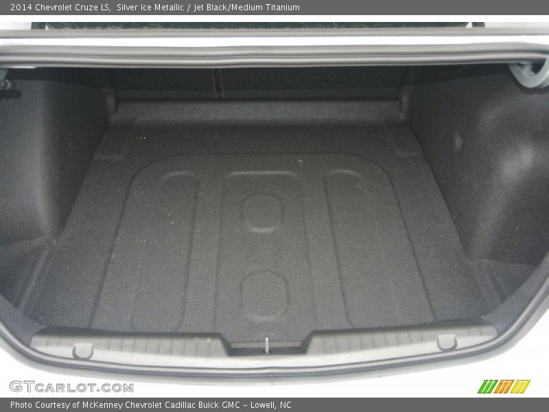 Silver Ice Metallic / Jet Black/Medium Titanium 2014 Chevrolet Cruze LS