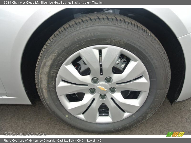 Silver Ice Metallic / Jet Black/Medium Titanium 2014 Chevrolet Cruze LS