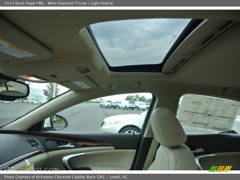 White Diamond Tricoat / Light Neutral 2014 Buick Regal FWD