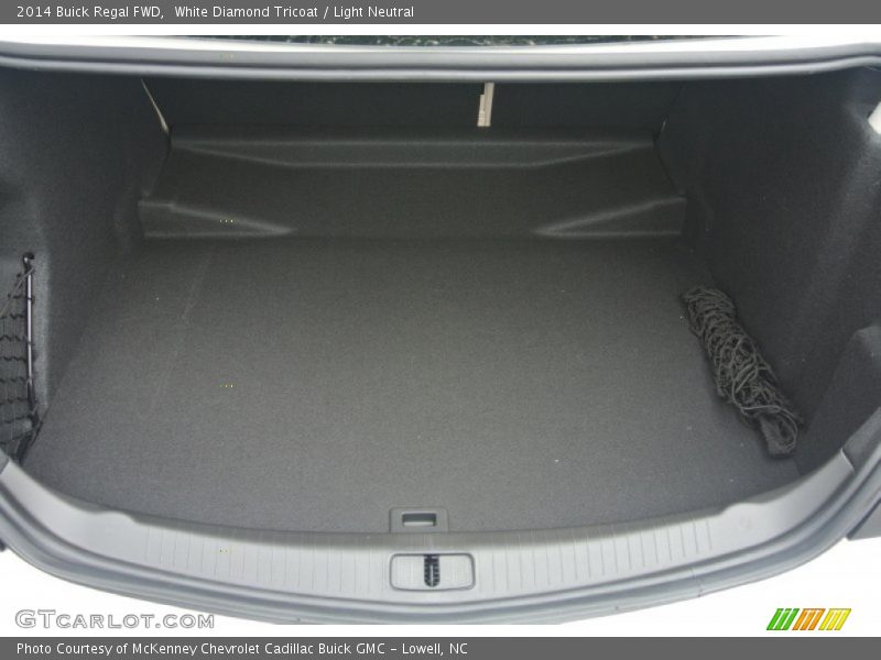 White Diamond Tricoat / Light Neutral 2014 Buick Regal FWD