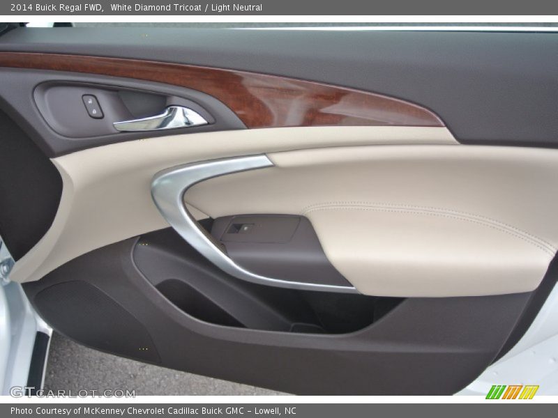 White Diamond Tricoat / Light Neutral 2014 Buick Regal FWD