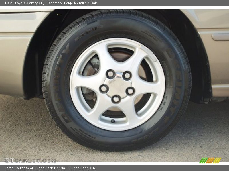 Cashmere Beige Metallic / Oak 1999 Toyota Camry CE