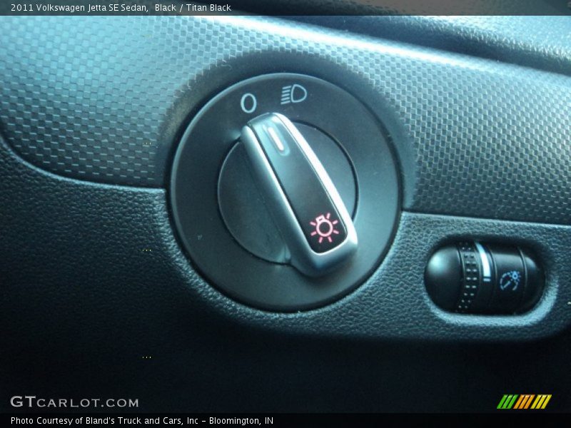 Black / Titan Black 2011 Volkswagen Jetta SE Sedan