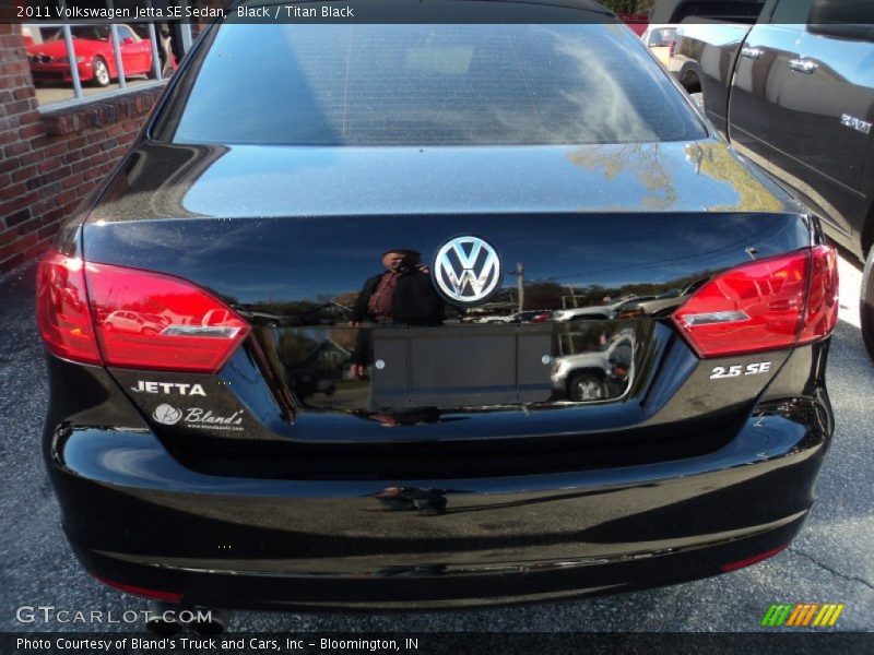 Black / Titan Black 2011 Volkswagen Jetta SE Sedan