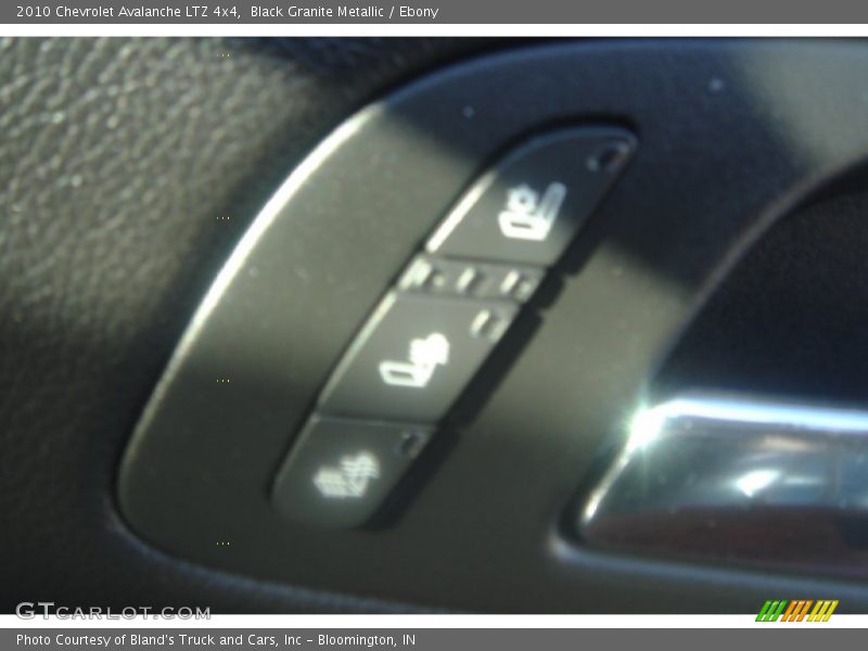 Black Granite Metallic / Ebony 2010 Chevrolet Avalanche LTZ 4x4