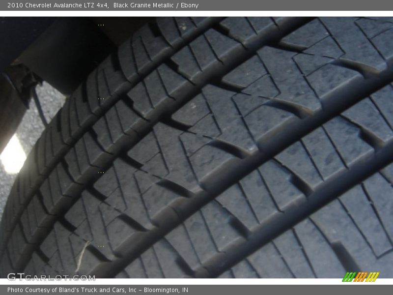 Black Granite Metallic / Ebony 2010 Chevrolet Avalanche LTZ 4x4