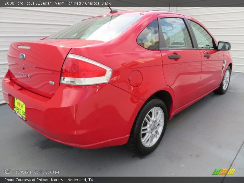Vermillion Red / Charcoal Black 2008 Ford Focus SE Sedan