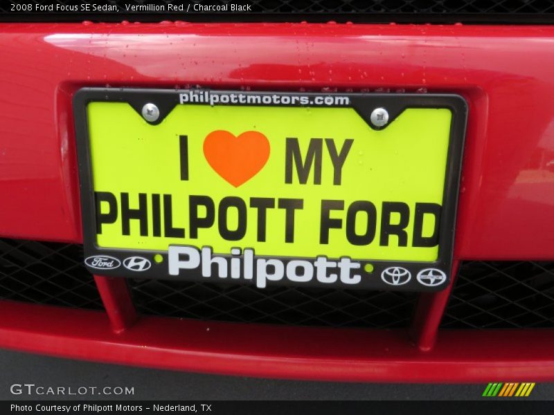 Vermillion Red / Charcoal Black 2008 Ford Focus SE Sedan