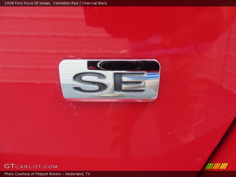 Vermillion Red / Charcoal Black 2008 Ford Focus SE Sedan