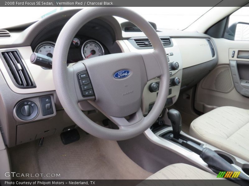Vermillion Red / Charcoal Black 2008 Ford Focus SE Sedan