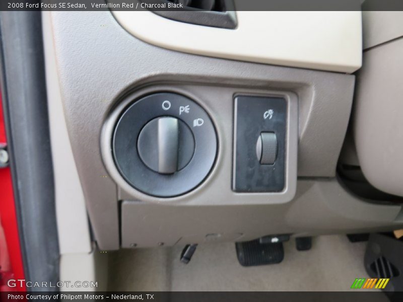 Vermillion Red / Charcoal Black 2008 Ford Focus SE Sedan