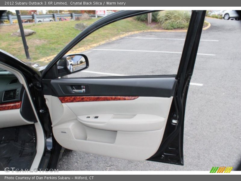 Crystal Black Silica / Warm Ivory 2012 Subaru Outback 3.6R Limited