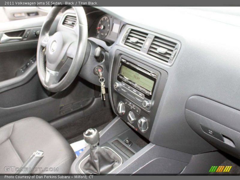 Black / Titan Black 2011 Volkswagen Jetta SE Sedan