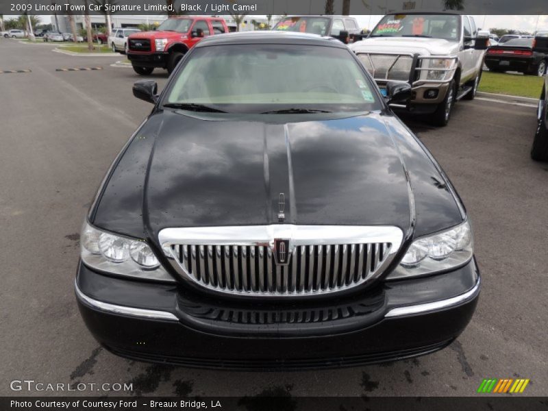 Black / Light Camel 2009 Lincoln Town Car Signature Limited