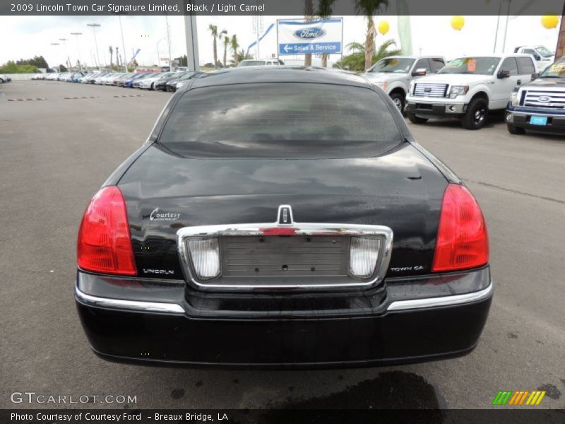 Black / Light Camel 2009 Lincoln Town Car Signature Limited