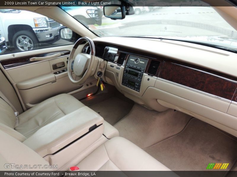 Black / Light Camel 2009 Lincoln Town Car Signature Limited