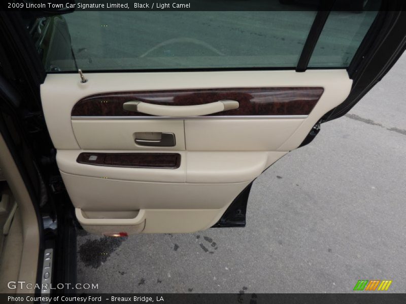 Black / Light Camel 2009 Lincoln Town Car Signature Limited