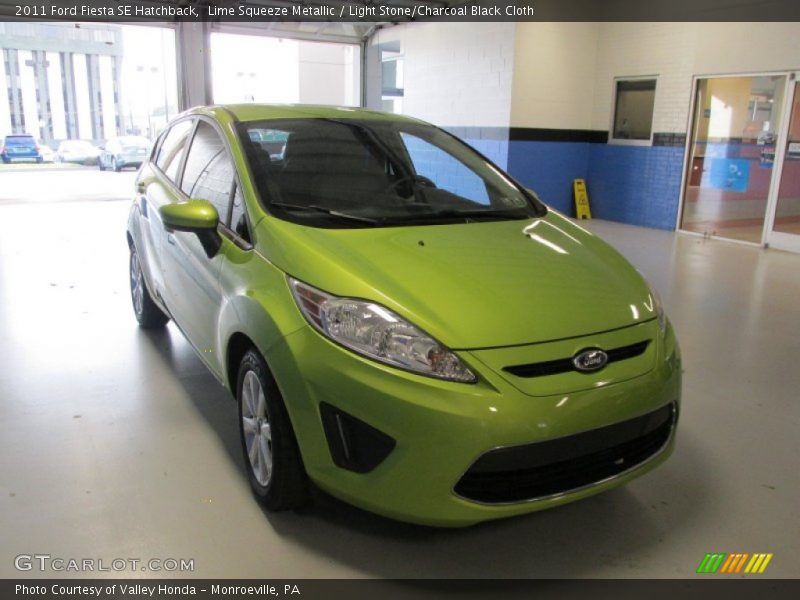 Lime Squeeze Metallic / Light Stone/Charcoal Black Cloth 2011 Ford Fiesta SE Hatchback