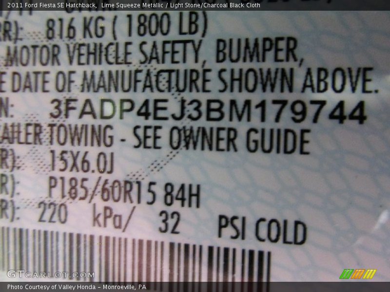 Lime Squeeze Metallic / Light Stone/Charcoal Black Cloth 2011 Ford Fiesta SE Hatchback