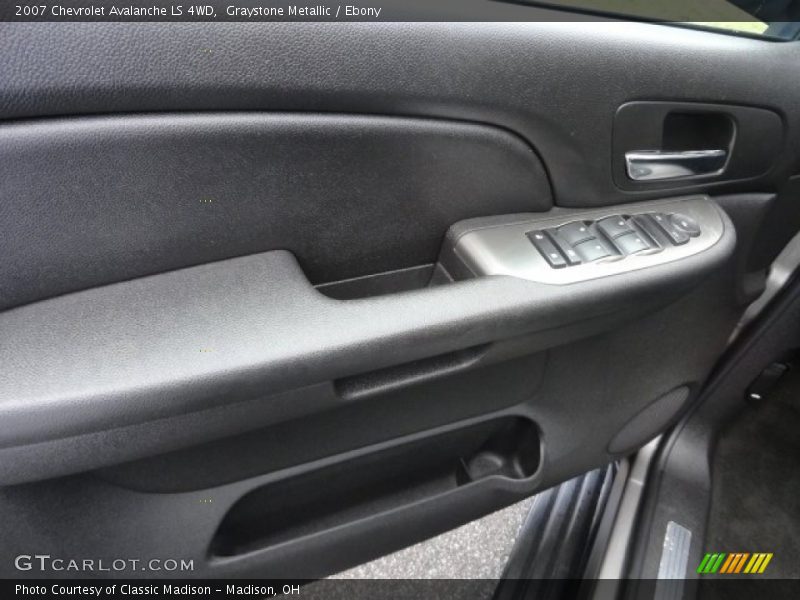 Graystone Metallic / Ebony 2007 Chevrolet Avalanche LS 4WD