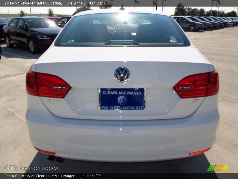 Pure White / Titan Black 2014 Volkswagen Jetta SE Sedan