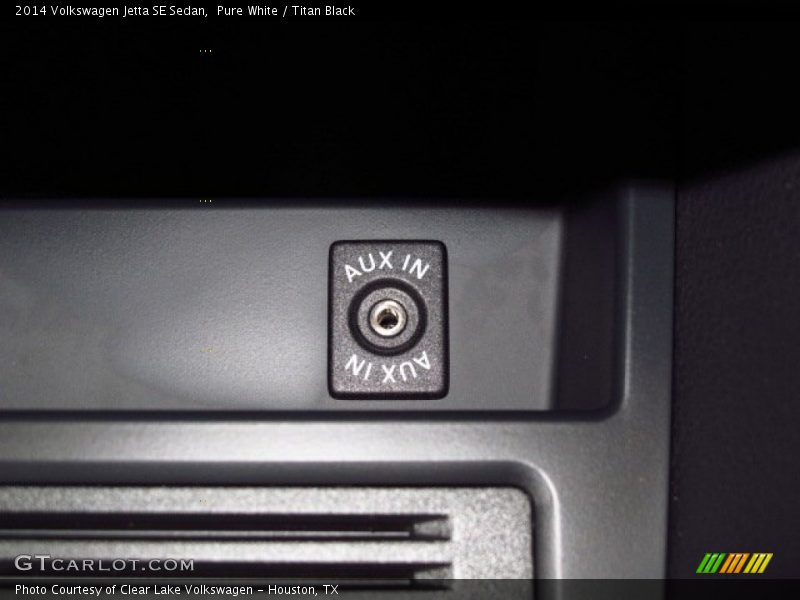 Pure White / Titan Black 2014 Volkswagen Jetta SE Sedan