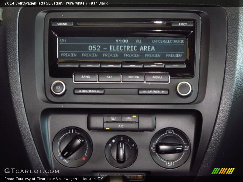 Pure White / Titan Black 2014 Volkswagen Jetta SE Sedan