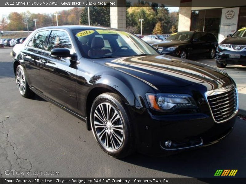 Front 3/4 View of 2012 300 S V6 AWD