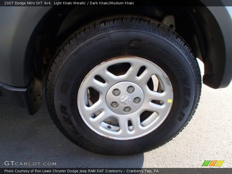 Light Khaki Metallic / Dark Khaki/Medium Khaki 2007 Dodge Nitro SXT 4x4