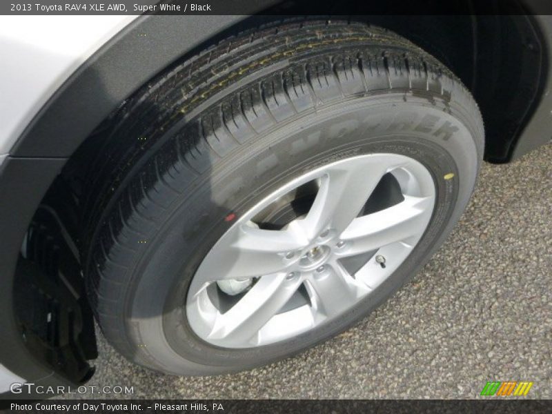 Super White / Black 2013 Toyota RAV4 XLE AWD