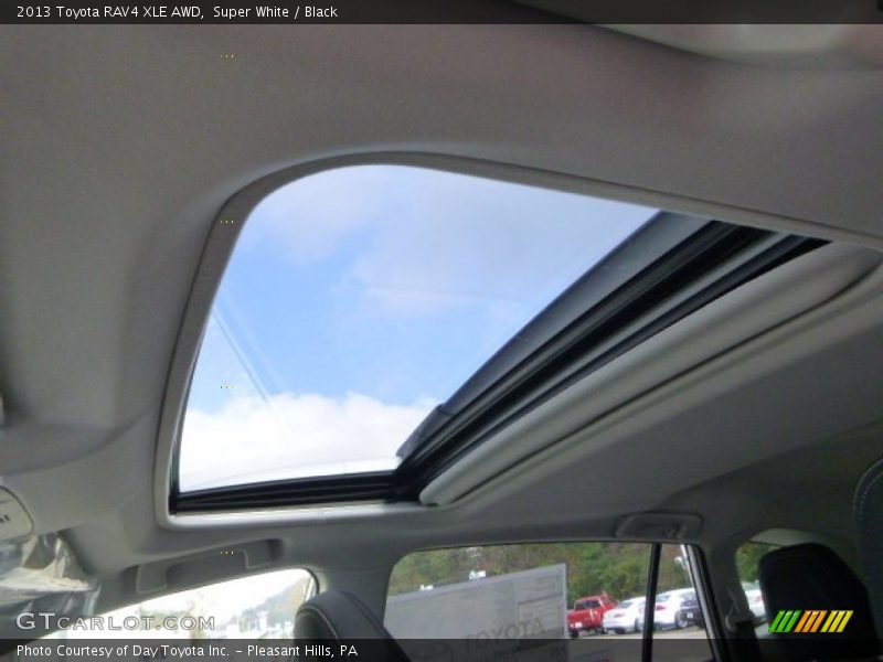 Super White / Black 2013 Toyota RAV4 XLE AWD