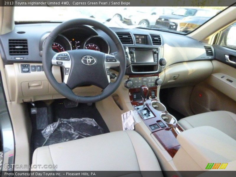 Cypress Green Pearl / Sand Beige 2013 Toyota Highlander Limited 4WD