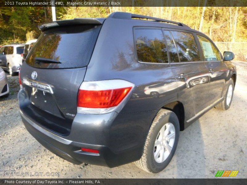 Magnetic Gray Metallic / Black 2013 Toyota Highlander SE 4WD