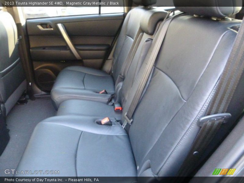 Magnetic Gray Metallic / Black 2013 Toyota Highlander SE 4WD